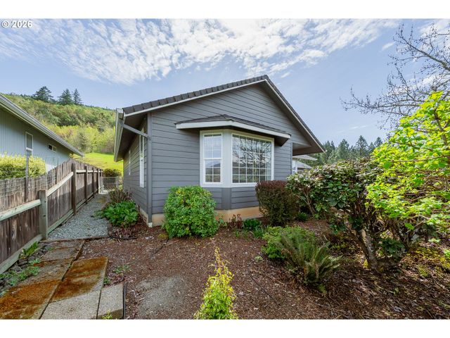 1074 ARBURNIA St, Myrtle Creek, OR 97457