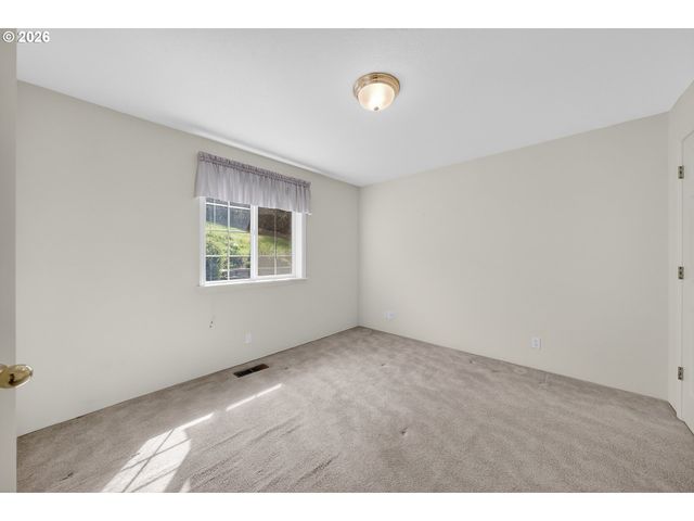 1074 ARBURNIA St, Myrtle Creek, OR 97457