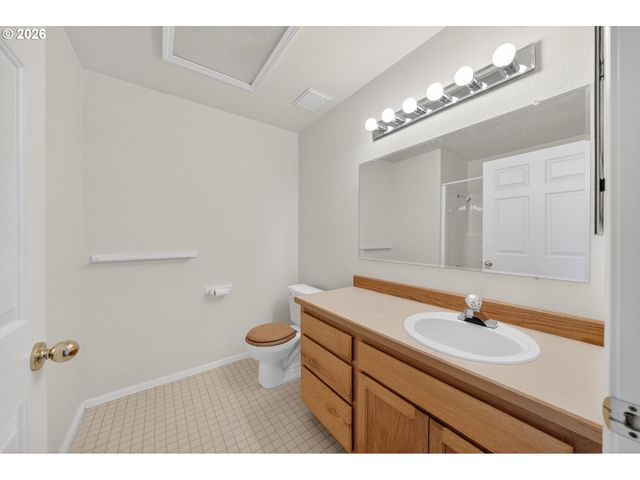 1074 ARBURNIA St, Myrtle Creek, OR 97457