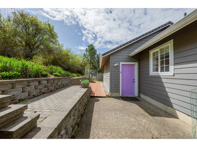 1074 ARBURNIA St, Myrtle Creek, OR 97457