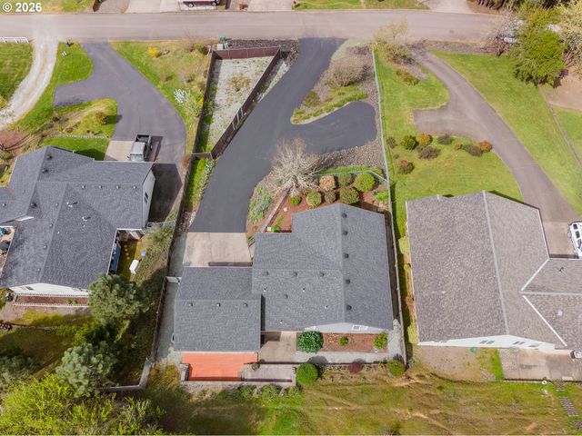 1074 ARBURNIA St, Myrtle Creek, OR 97457