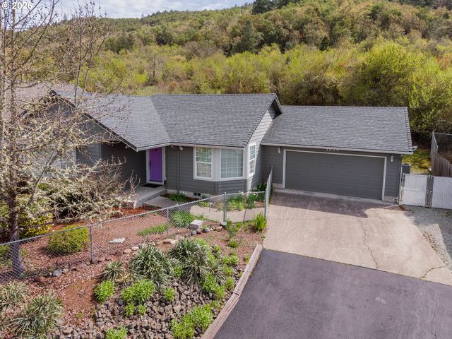 1074 ARBURNIA St, Myrtle Creek, OR 97457