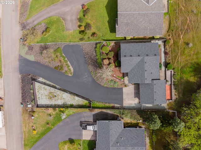 1074 ARBURNIA St, Myrtle Creek, OR 97457
