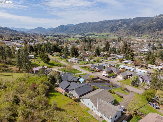 1074 ARBURNIA St, Myrtle Creek, OR 97457
