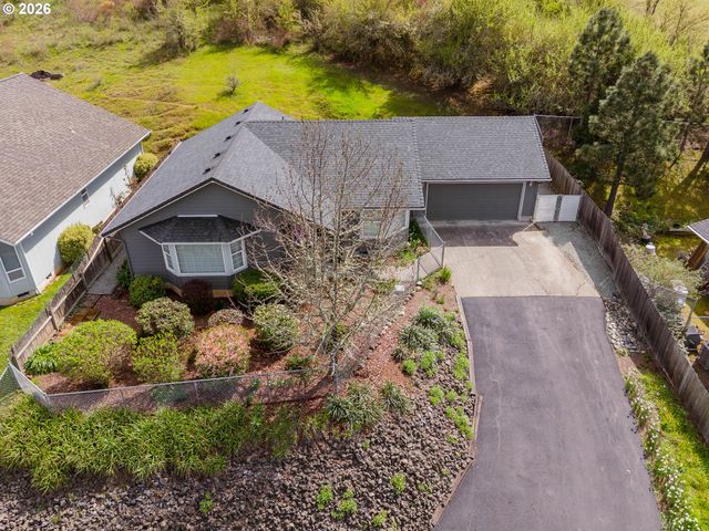 1074 ARBURNIA St, Myrtle Creek, OR 97457