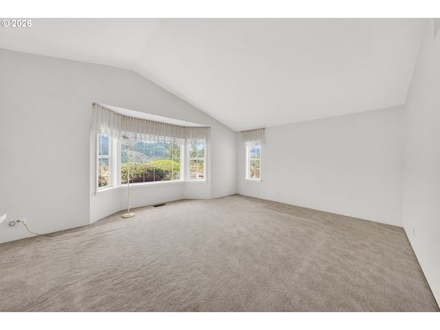 1074 ARBURNIA St, Myrtle Creek, OR 97457