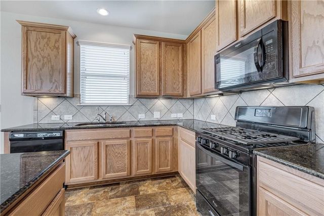741 Twisted Oaks LN, Buda, TX 78610