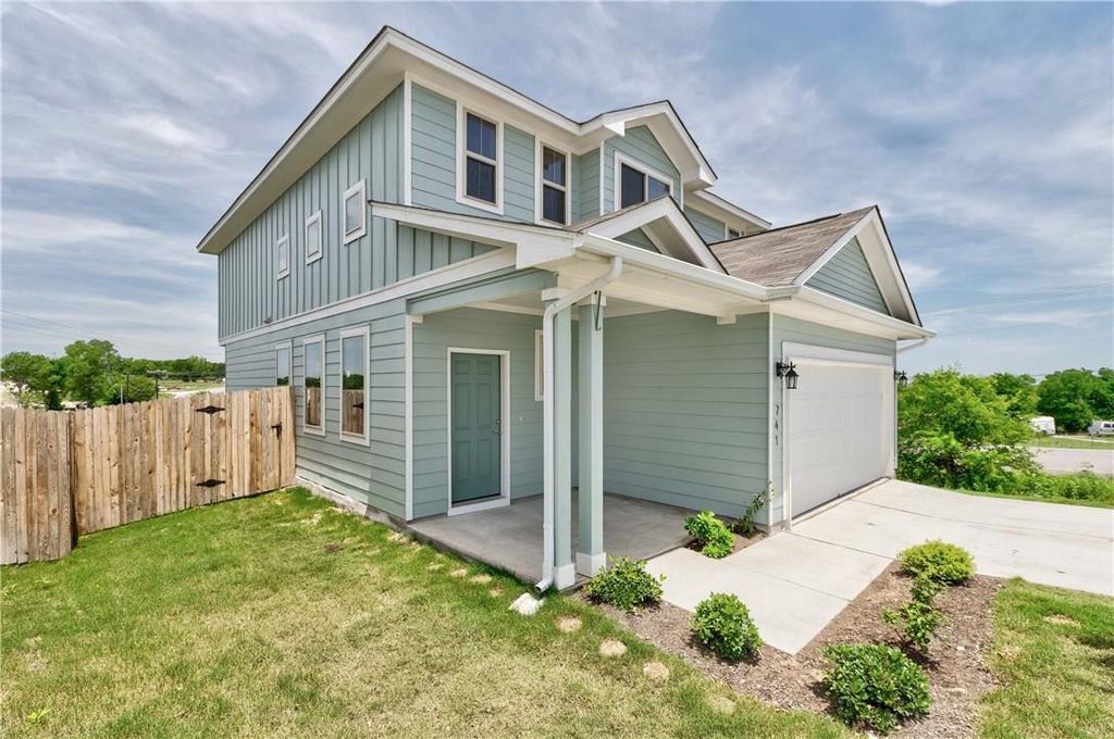741 Twisted Oaks LN, Buda, TX 78610