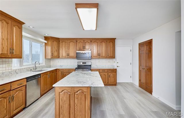 15648 Sugarridge Court, Chesterfield, MO 63017