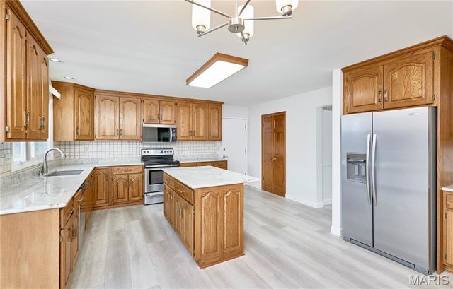 15648 Sugarridge Court, Chesterfield, MO 63017