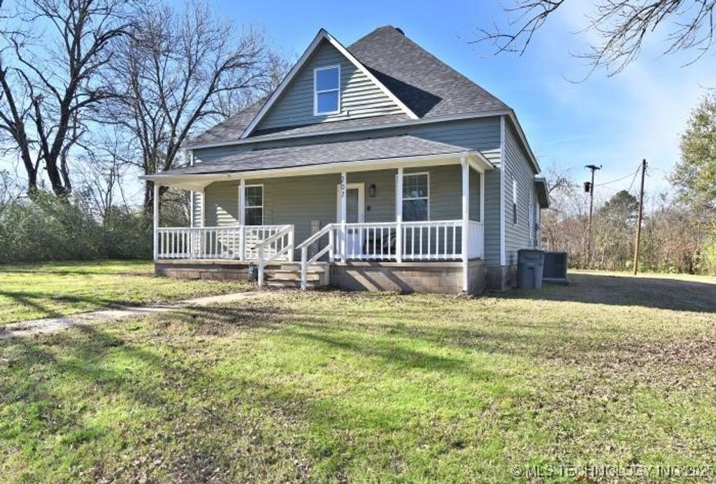 207 N Graham Avenue, Wagoner, OK 74467
