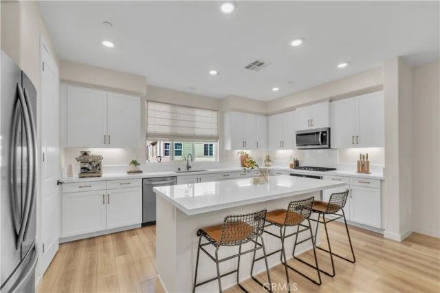 27582 Manzanita Way, Valencia, CA 91381