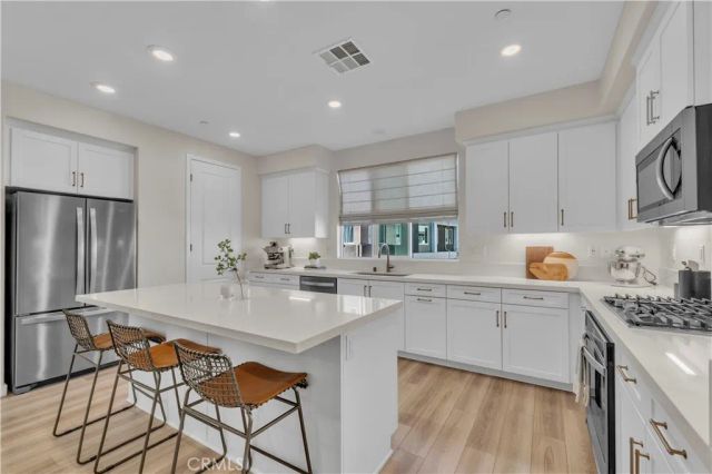 27582 Manzanita Way, Valencia, CA 91381
