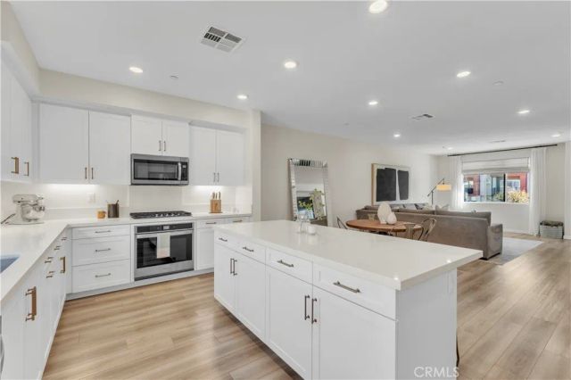 27582 Manzanita Way, Valencia, CA 91381