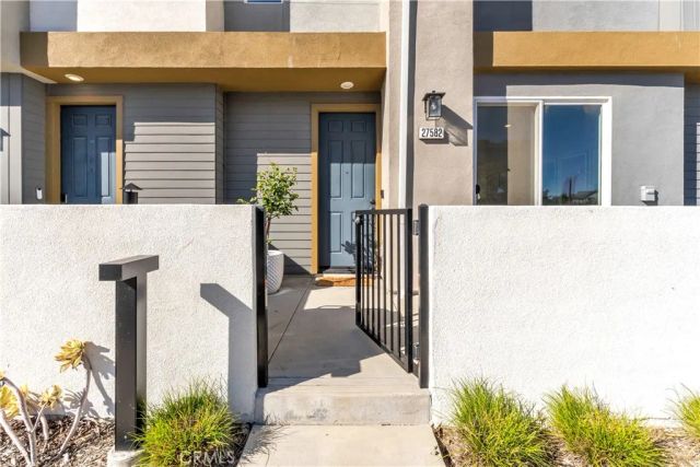 27582 Manzanita Way, Valencia, CA 91381