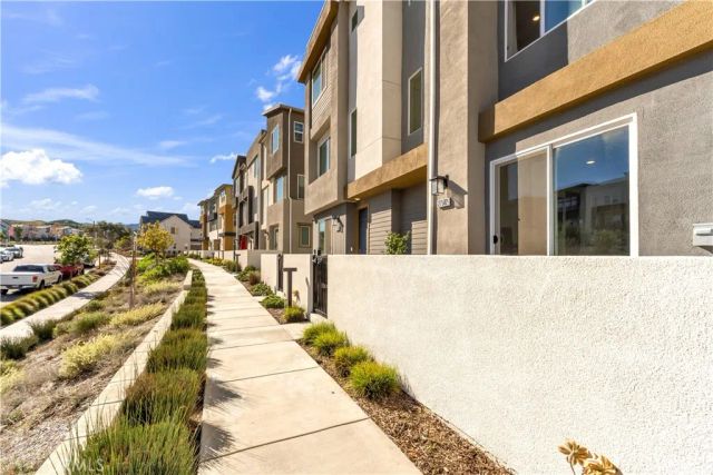 27582 Manzanita Way, Valencia, CA 91381