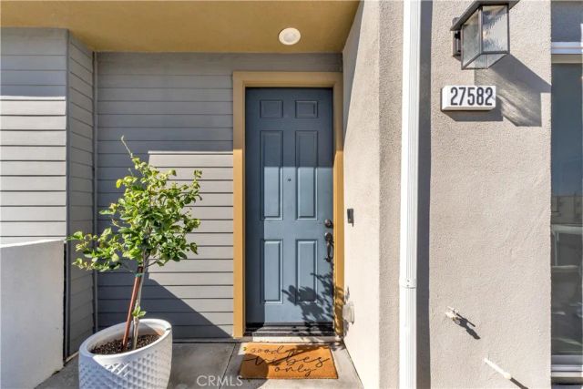 27582 Manzanita Way, Valencia, CA 91381