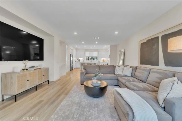 27582 Manzanita Way, Valencia, CA 91381