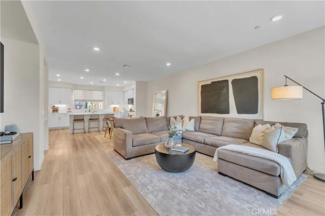 27582 Manzanita Way, Valencia, CA 91381