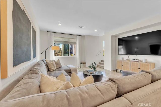 27582 Manzanita Way, Valencia, CA 91381