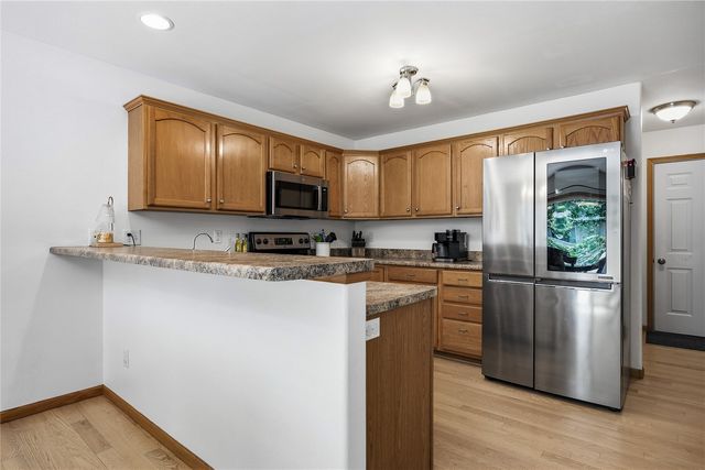 452 N Mckenzie Lane, North Liberty, IA 52317