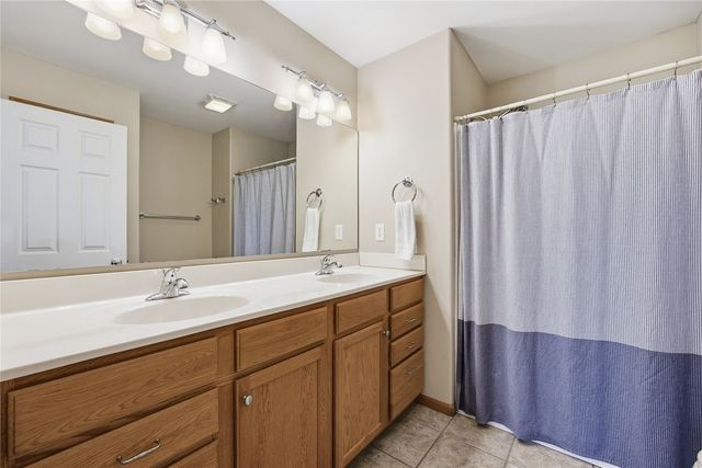 452 N Mckenzie Lane, North Liberty, IA 52317