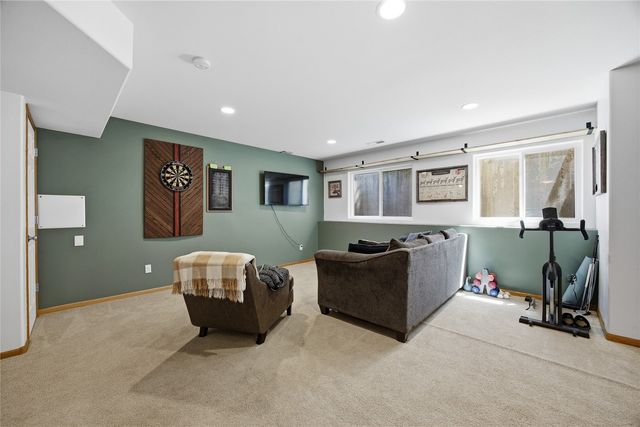 452 N Mckenzie Lane, North Liberty, IA 52317