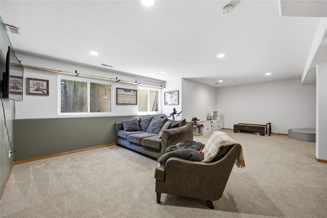 452 N Mckenzie Lane, North Liberty, IA 52317