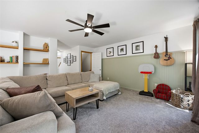 452 N Mckenzie Lane, North Liberty, IA 52317