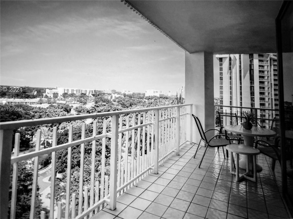 2000 Towerside Ter 1005, Miami, FL 33138