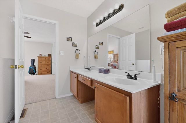 5335 Fossil Ridge Place NW, Albuquerque, NM 87114