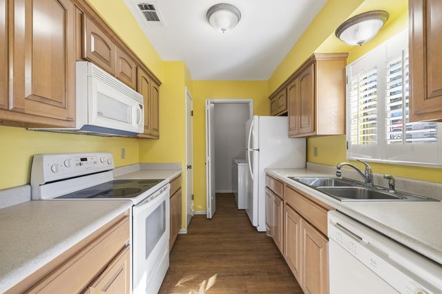 1805-102 West Lane, Kerrville, TX 78028