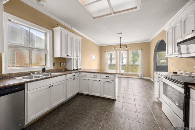 313 Allan Dr, Baton Rouge, LA 70815