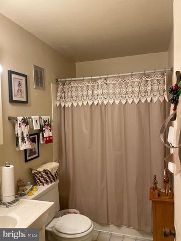 627 COLONY DR, York, PA 17404