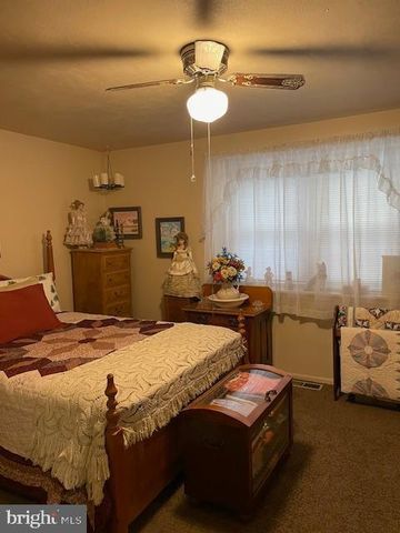 627 COLONY DR, York, PA 17404