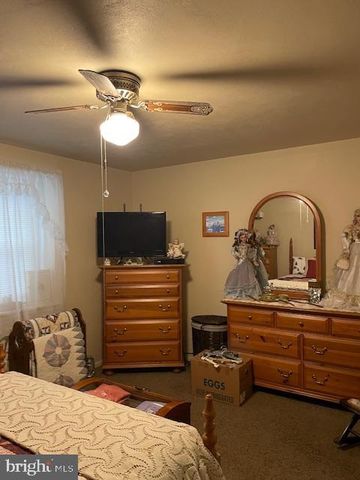 627 COLONY DR, York, PA 17404