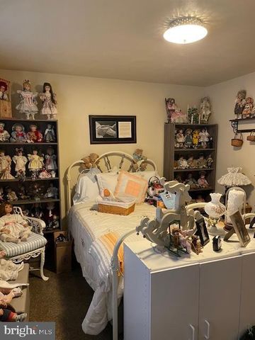 627 COLONY DR, York, PA 17404