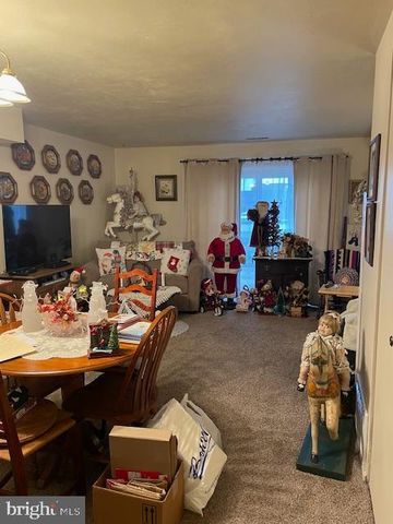 627 COLONY DR, York, PA 17404