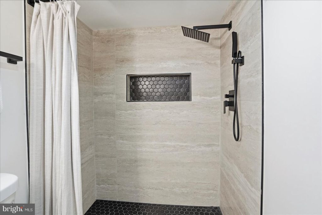 Image 21 of property listing at 3919 BROOKLYN AVE, Baltimore, MD 21225