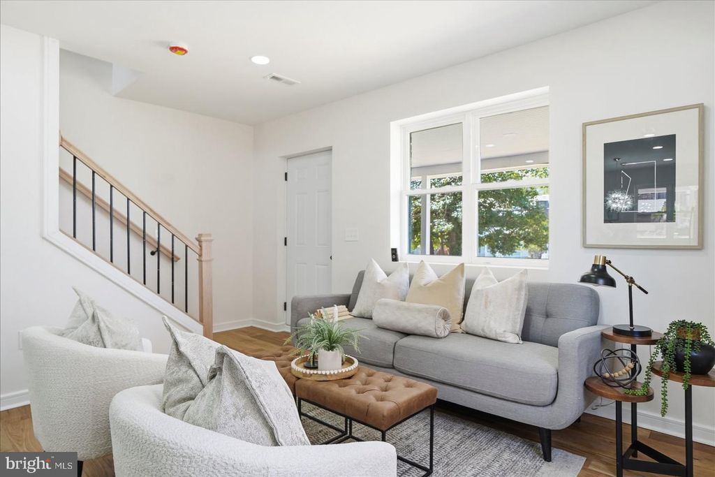 Image 7 of property listing at 3919 BROOKLYN AVE, Baltimore, MD 21225