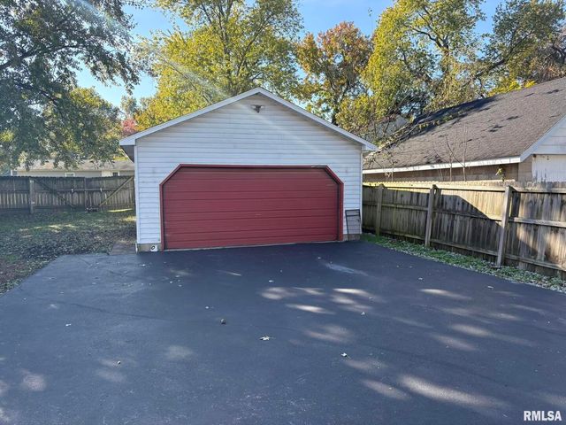 812 W Lindell Street, West Frankfort, IL 62896