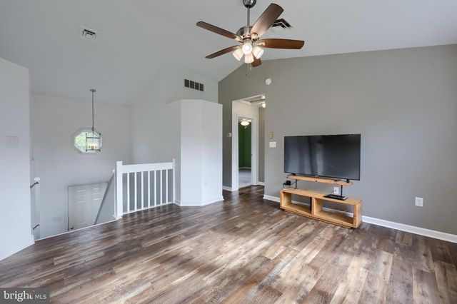 8851 PRESIDENTS DR, Hummelstown, PA 17036