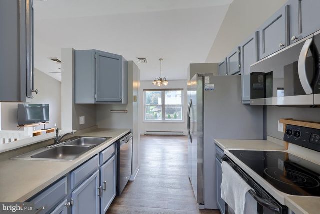 8851 PRESIDENTS DR, Hummelstown, PA 17036