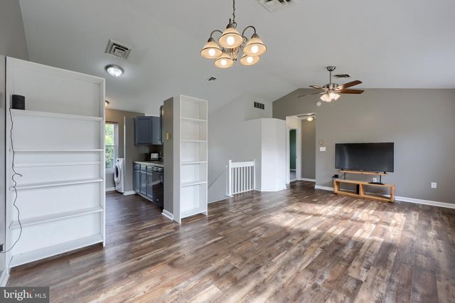 8851 PRESIDENTS DR, Hummelstown, PA 17036