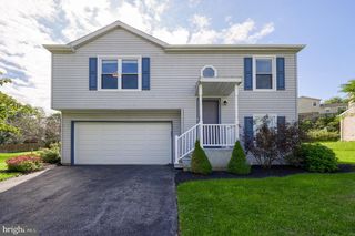 8851 PRESIDENTS DR, Hummelstown, PA 17036