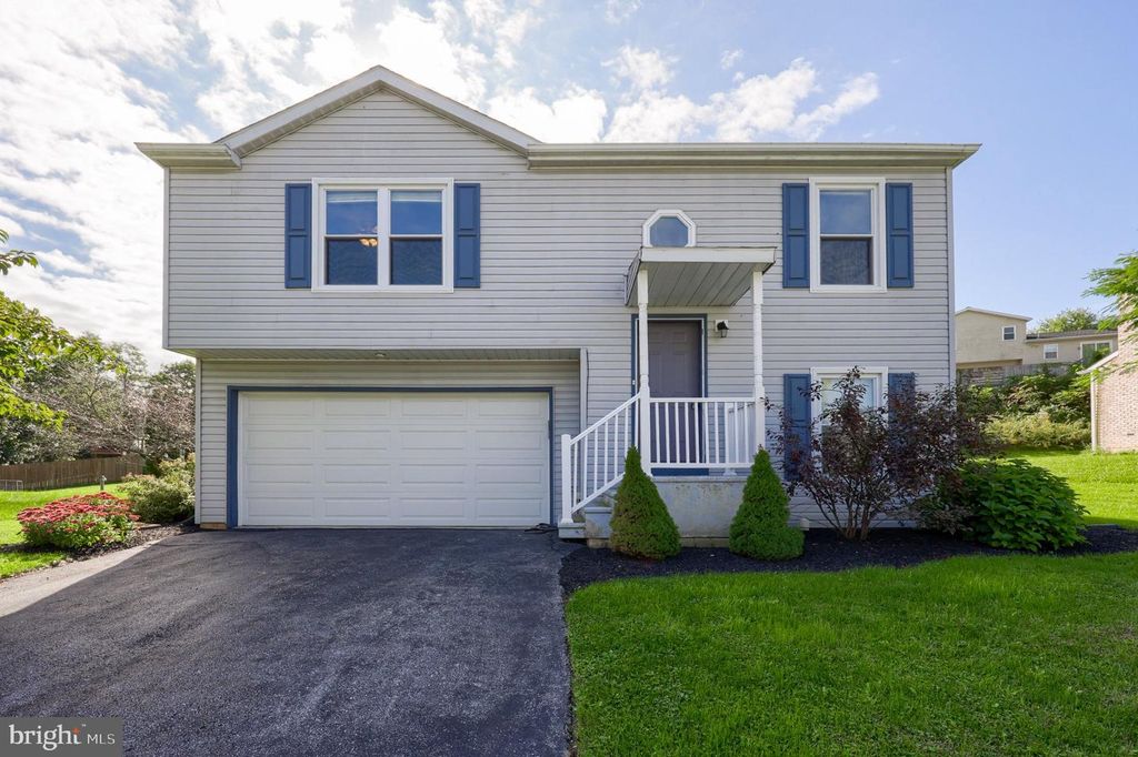 8851 PRESIDENTS DR, Hummelstown, PA 17036