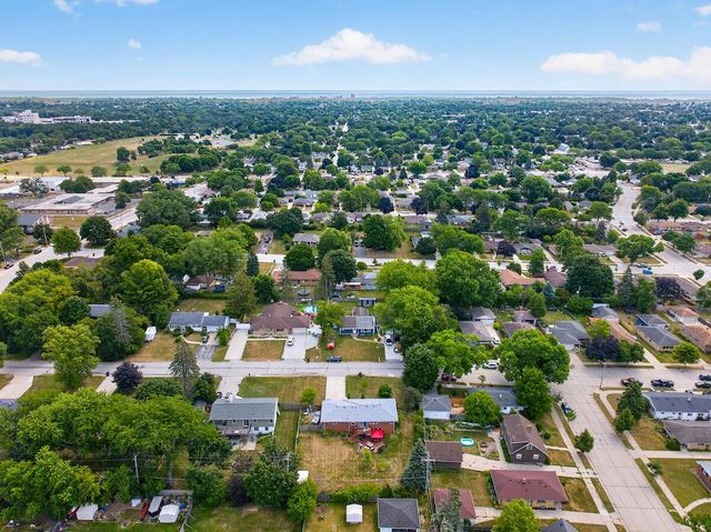 704 Roosevelt AVENUE, Mount Pleasant, WI 53406