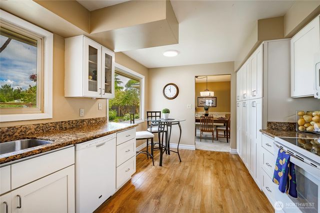 2808 Azalea Place, Bellingham, WA 98225