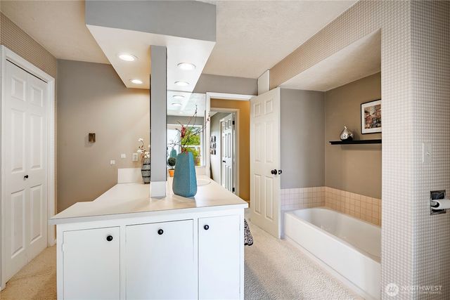 2808 Azalea Place, Bellingham, WA 98225