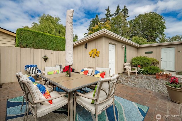 2808 Azalea Place, Bellingham, WA 98225